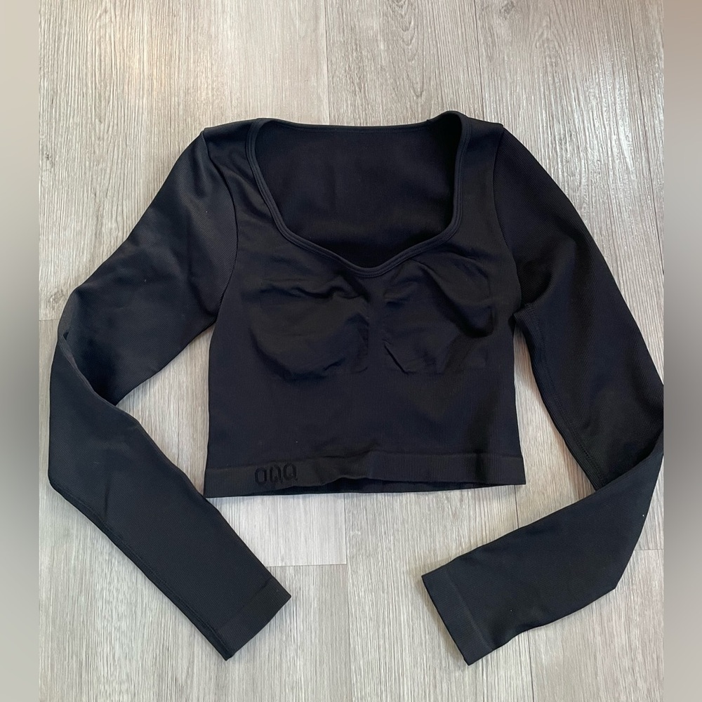 NWOT OQQ Sweetheart Ruched Cropped Long Sleeve Activewear Top - Size Small